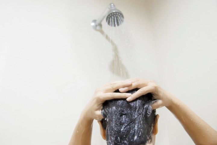 mejores shampoos anticaspa libres de sulfatos