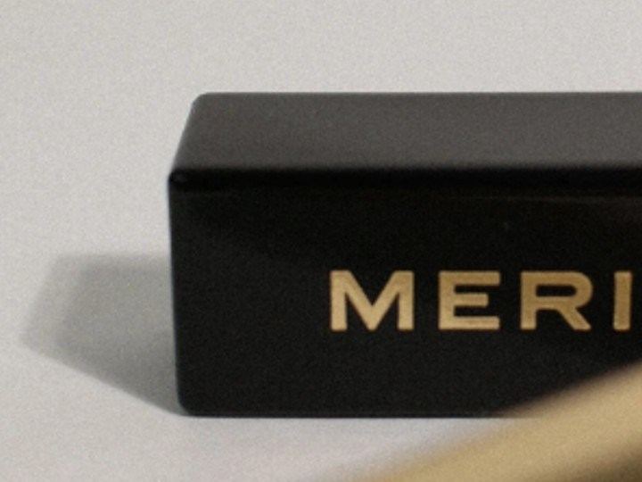 merit labial