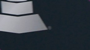 Danna Paola looks color negro