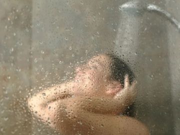 beneficios de las duchas frias