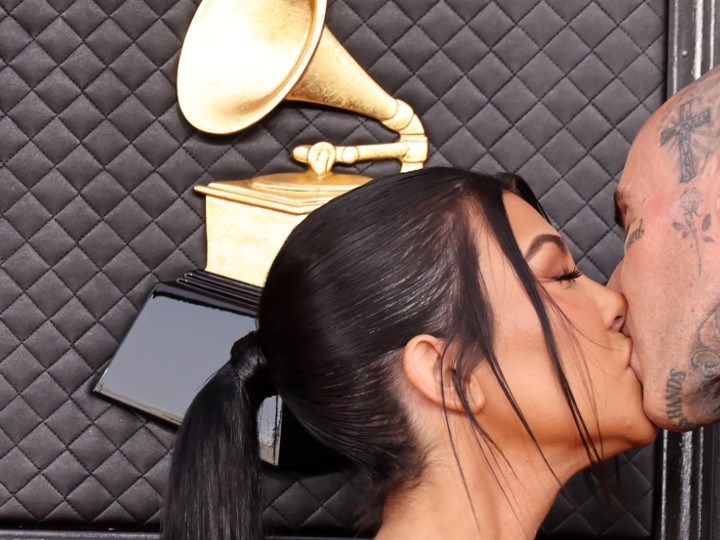 kourtney kardashian boda travis barker vestido
