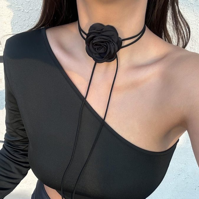 Accesorios para verano 2023 - collar choker con flor