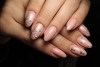 cómo aplicar esmalte de uñas con glitter