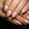 cómo aplicar esmalte de uñas con glitter