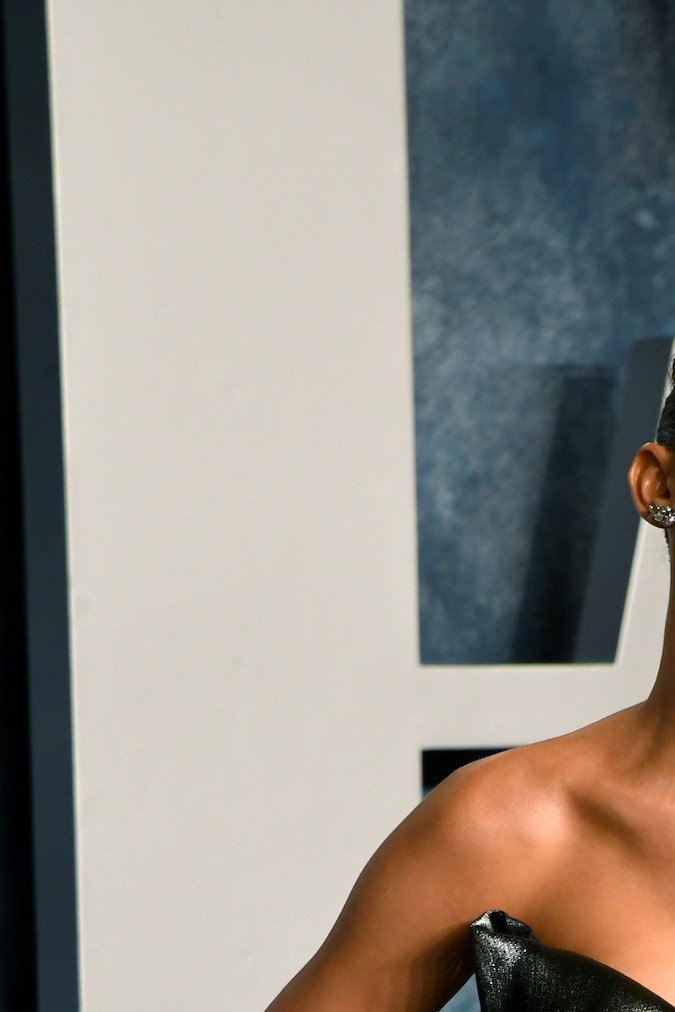 Kylie Jenner protege sus manos durante los manicures de gel con 1 accesorio