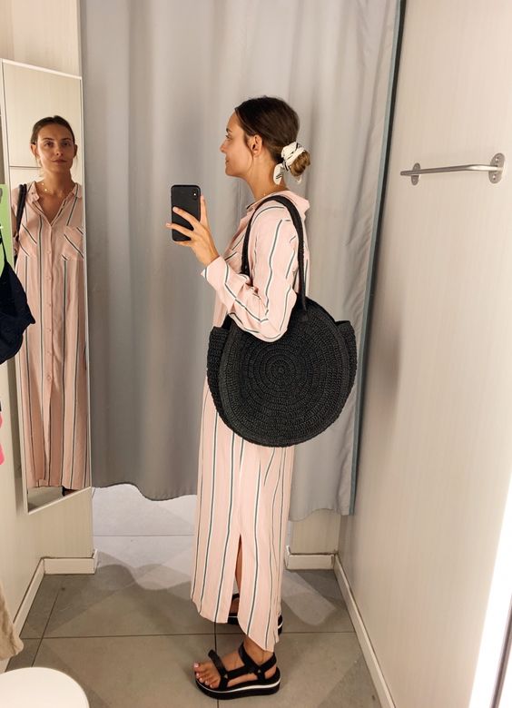 Atuendos con sandalias Teva para verano 2023