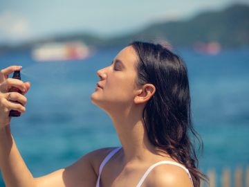 Qué son los face mist, para qué sirven y cómo usarlos durante el verano