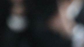 Rihanna presume su pancita de embarazo en el desfile Pharrell para Louis Vuitton Men.