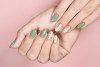 Sets de uñas “press-on” para conseguir un manicure instantáneo