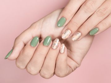 Sets de uñas “press-on” para conseguir un manicure instantáneo