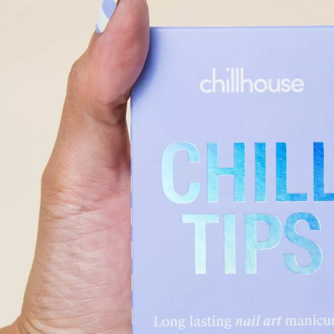 Sets de uñas “press-on” para conseguir un manicure instantáneo