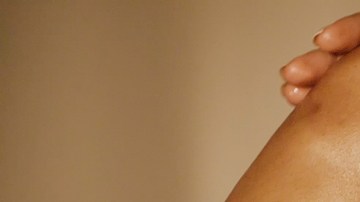 Dile adiós a la piel muerta con este guante exfoliante que se hizo viral en TikTok