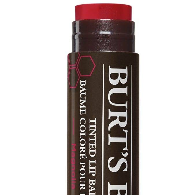 Conoce el bálsamo para labios favorito de Margot Robbie que cuesta solo $4.99