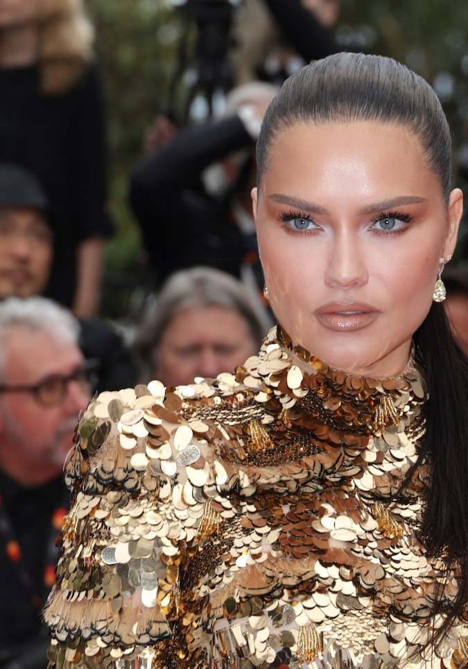 Conoce la base de maquillaje que usa Adriana Lima y que cuesta menos de $10 dólares