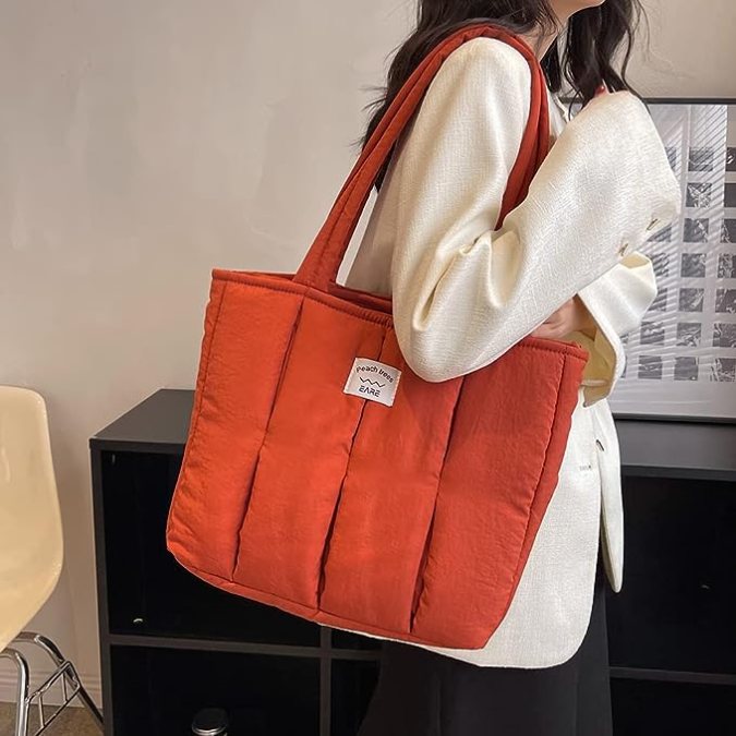 Mira estas prácticas 8 bolsas acolchadas que puedes comprar desde $17 dólares