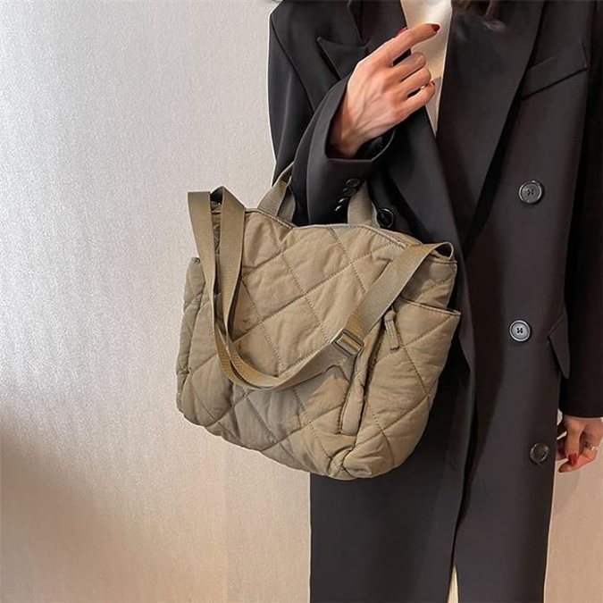 Mira estas prácticas 8 bolsas acolchadas que puedes comprar desde $17 dólares