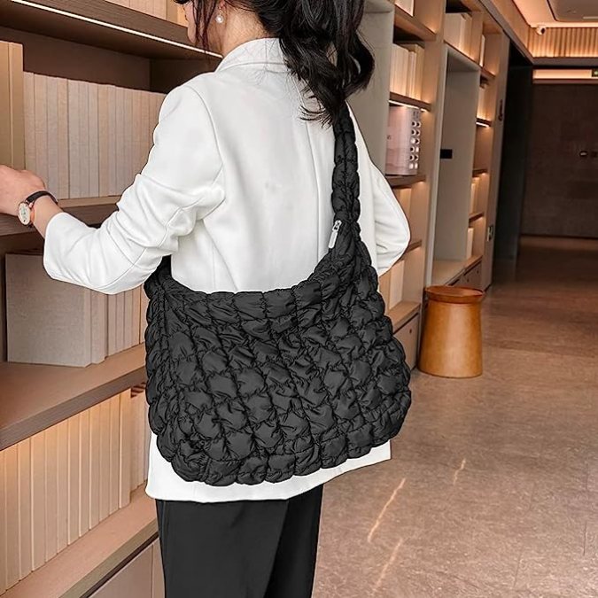 Mira estas prácticas 8 bolsas acolchadas que puedes comprar desde $17 dólares