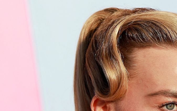 La maquillista de Margot Robbie enseña cómo hacer el look que la actriz usó en la premier de "Barbie"