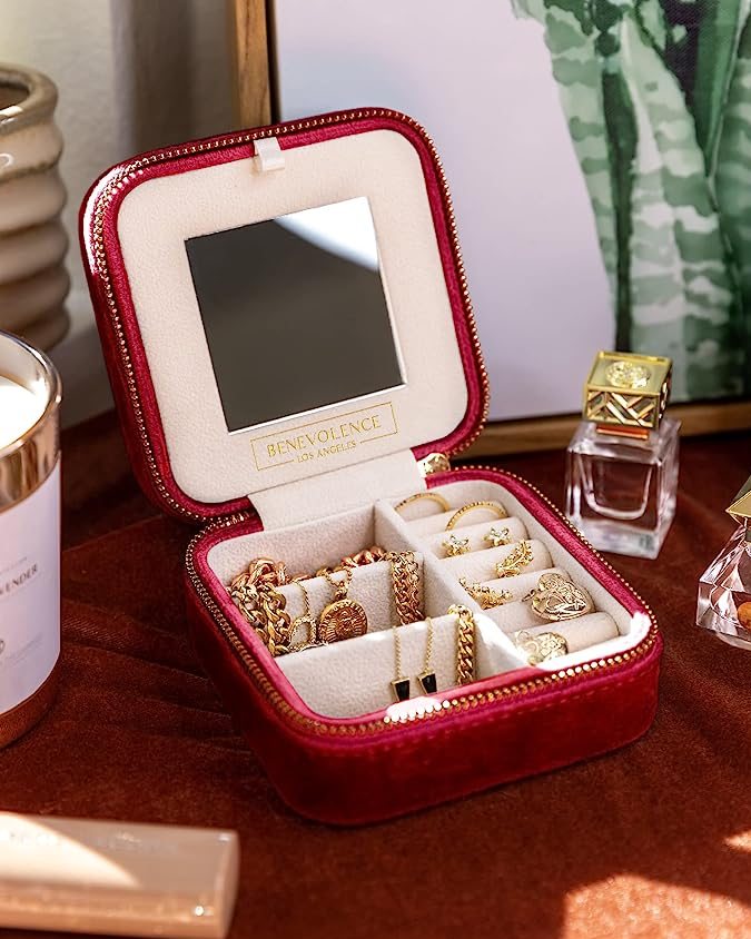 Conoce el organizador de joyería de viaje favorito de Oprah que puedes comprar por menos de $20 dólares