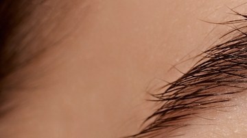 Correctores de maquillaje que sí cubren imperfecciones pero dejan un look natural