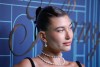 Conoce el delineador para ojos y labios que Hailey Bieber usa para el “latte makeup”