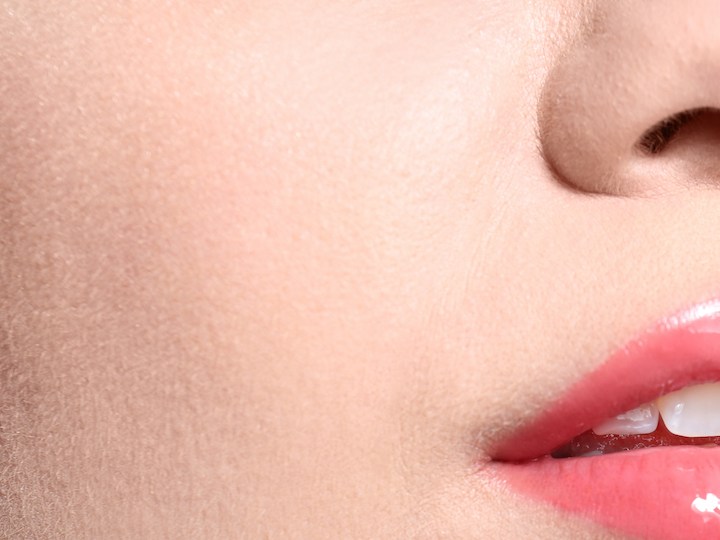 Conoce 5 populares dupes del icónico lip oil de Dior por menos $18 dólares