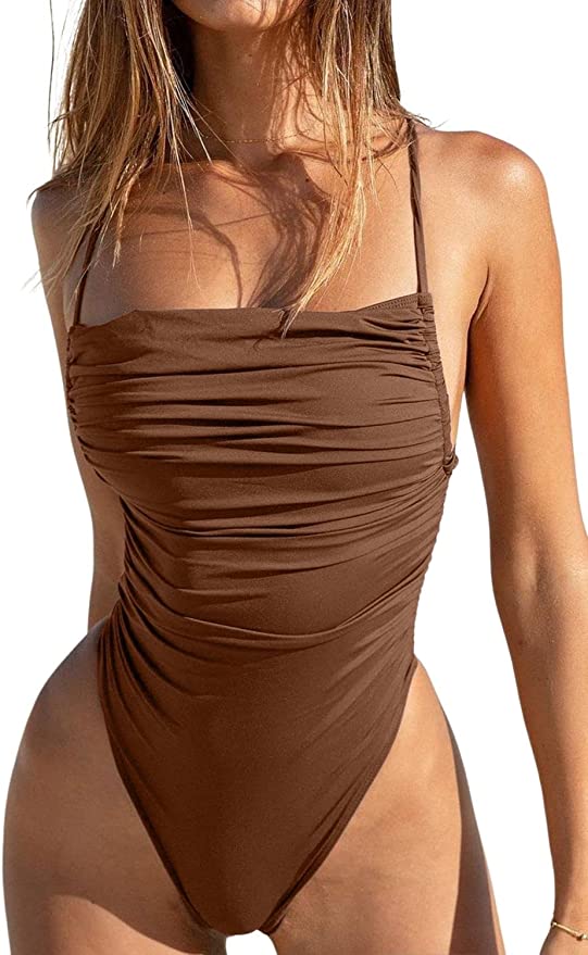 5 increíbles dupes del traje de baño viral de Selena Gomez por menos de $32 dólares