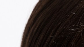 Gel de cejas para peinarlas y fijarlas en su lugar por muchas horas