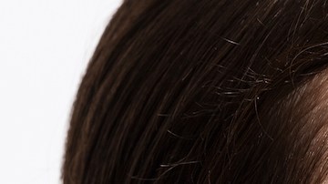 Gel de cejas para peinarlas y fijarlas en su lugar por muchas horas