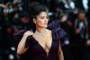 Salma Hayek presume cinturita y celebra el Día del Bikini con un traje de baño boho