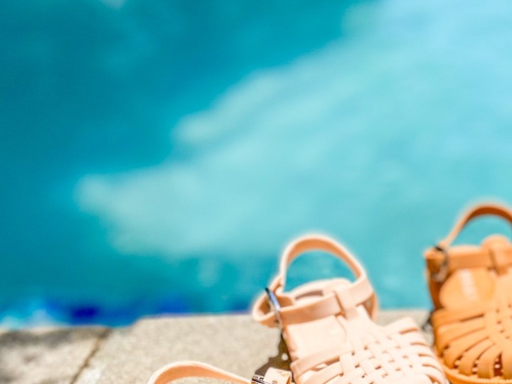 Las sandalias jelly están de regreso: 8 lindas opciones por menos de $45 dólares