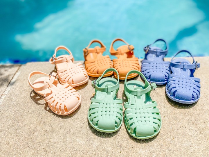 Las sandalias jelly están de regreso: 8 lindas opciones por menos de $45 dólares