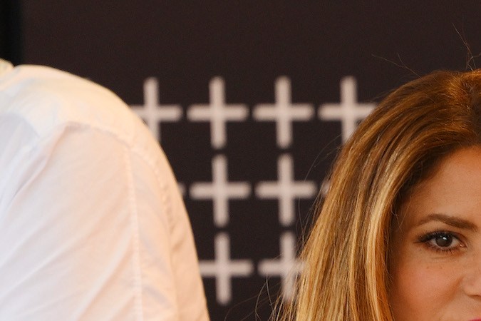 Shakira demuestra con mucho estilo que sí se puede usar pantalones de piel en verano