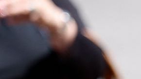 Shakira demuestra con mucho estilo que sí se puede usar pantalones de piel en verano