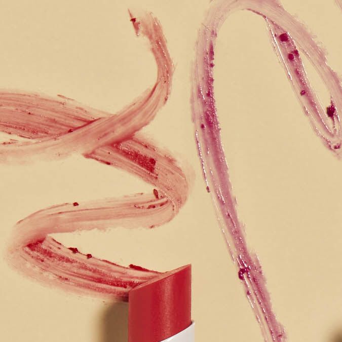 Conoce el bálsamo labial con color viral que no reseca la piel y solo cuesta $9.99 dólares