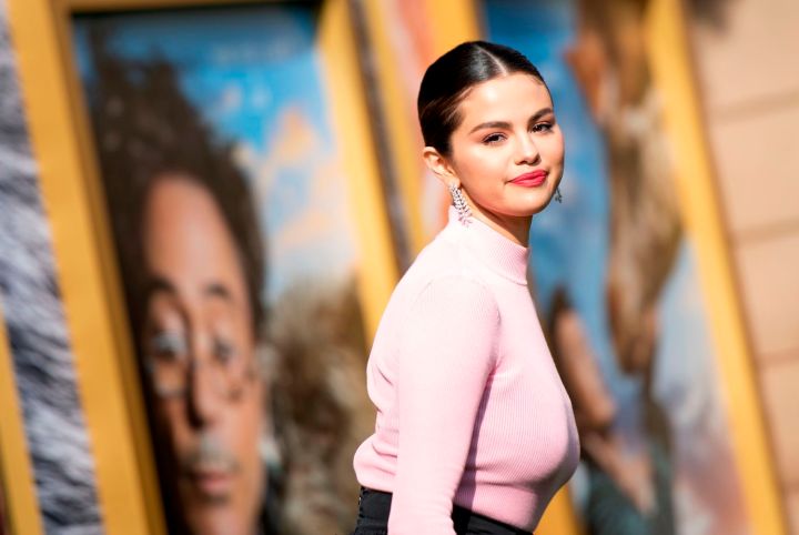 9 prendas inspiradas en los looks que Selena Gomez lleva en el video musical de ‘Single Soon’