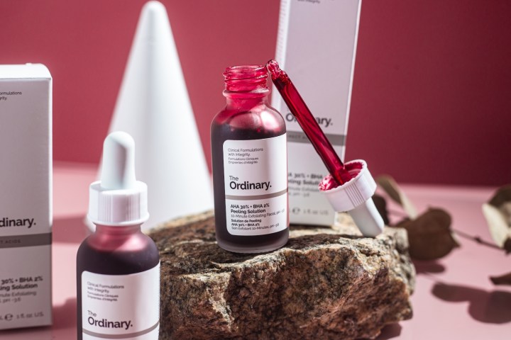 Cómo usar correctamente el ‘peeling’ de The Ordinary por el que Mar de Regil fue tan criticada