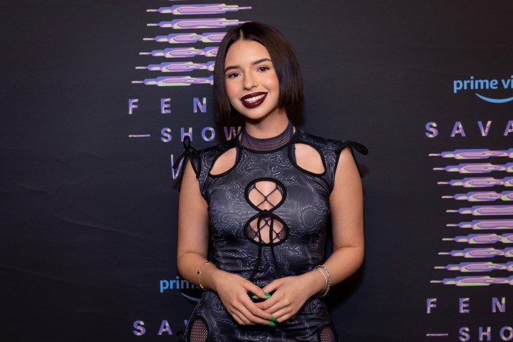 7 hermosos dupes de los zuecos de Ángela Aguilar desde $25 dólares