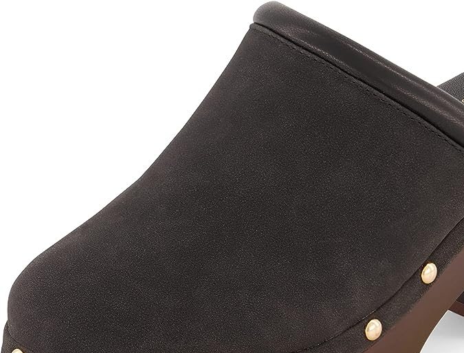 7 hermosos dupes de los zuecos de Ángela Aguilar desde $25 dólares