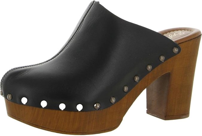 7 hermosos dupes de los zuecos de Ángela Aguilar desde $25 dólares