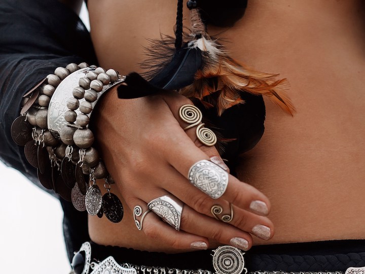 Moda otoño 2023: 9 piezas de joyería para el cuerpo que podrás agregar a tus atuendos