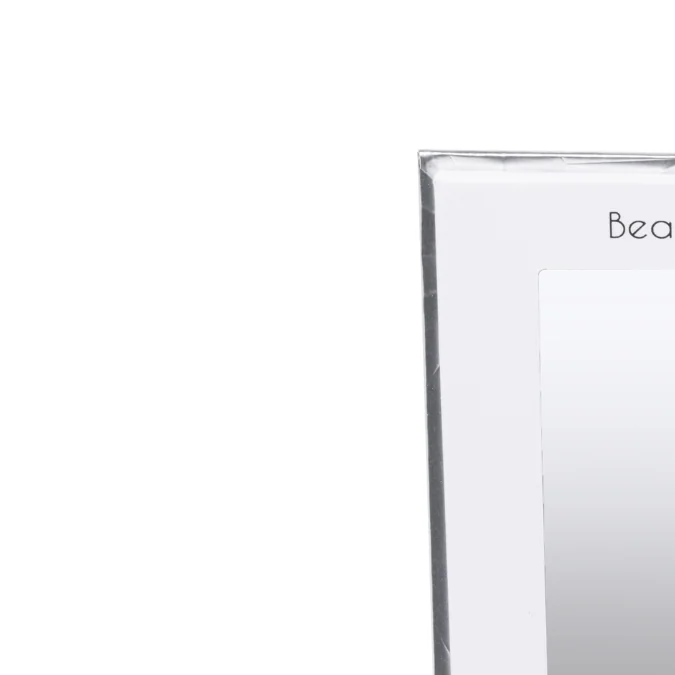 Luis Torres, maquillador mexicano, lanza su segunda colección con Beauty Creations y se agota en minutos