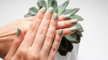 Conoce el manicure “matcha-latte”, ideal para usar en verano y otoño 2023