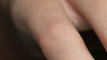 X ideas de manicure minimalista que puedes llevar en cualquier estación del año