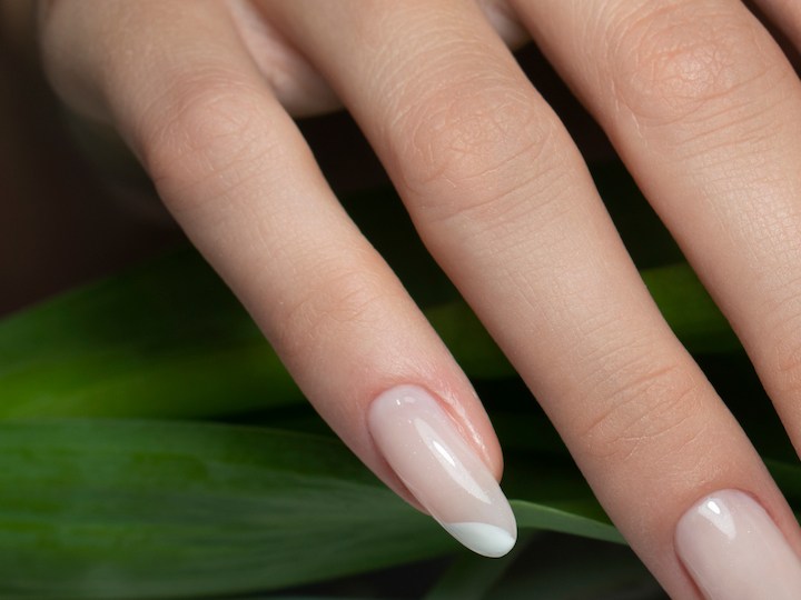 X ideas de manicure minimalista que puedes llevar en cualquier estación del año