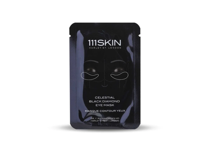 Conoce los parches de ojos favoritos de Victoria Beckham que solo cuestan $17 dólares