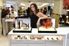 Conoce los parches de ojos favoritos de Victoria Beckham que solo cuestan $17 dólares