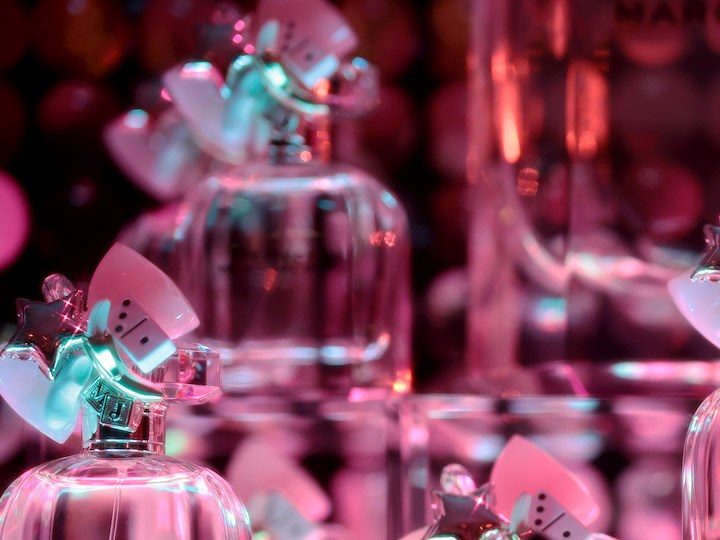 5 perfumes con notas de vainilla que te dejarán un aroma dulce e hipnotizante
