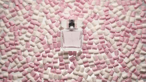 5 perfumes con notas de malvavisco que te transportarán a una dulcería de lujo