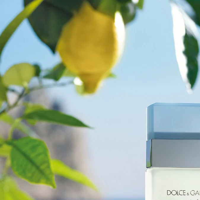 5 deliciosos perfumes con notas de manzana que te dejarán un aroma frutal pero enigmático